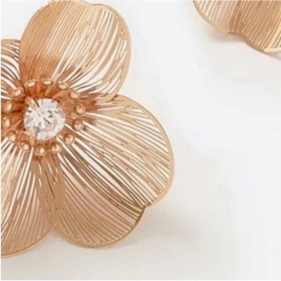 New! Anthropologie Gold Wire Flower Statement Earrings NWOT - Picture 3 of 4